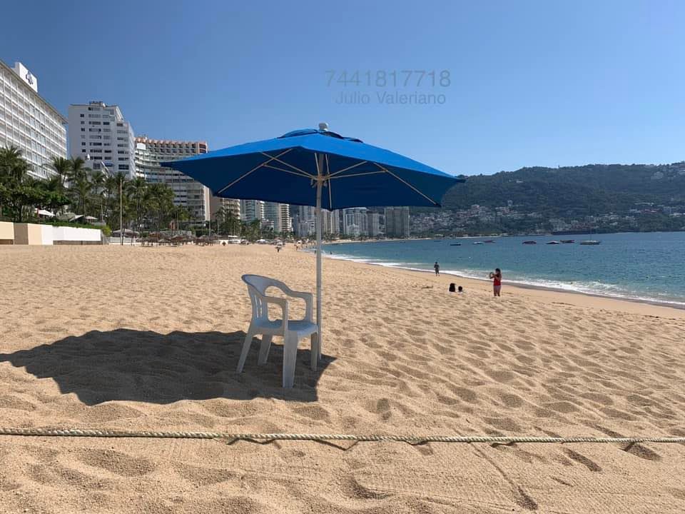 Vista de playa y hoteles en Acapulco
